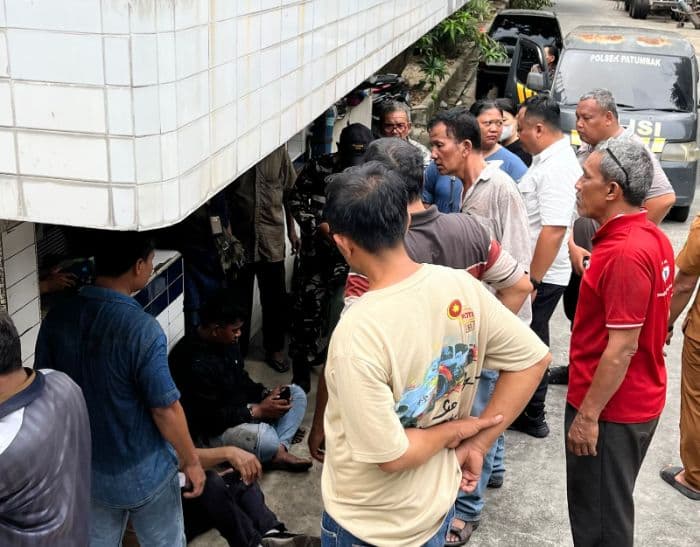 dua_diduga_mata_elang_di_medan_amplas_diamuk_massa_usai_cegat_mobil_keluarga
