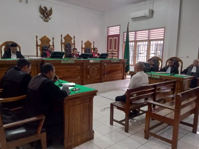eks_kadisdik_tebing_tinggi_diadili_kasus_korupsi_smartboard_rp8_miliar_di_pn_medan