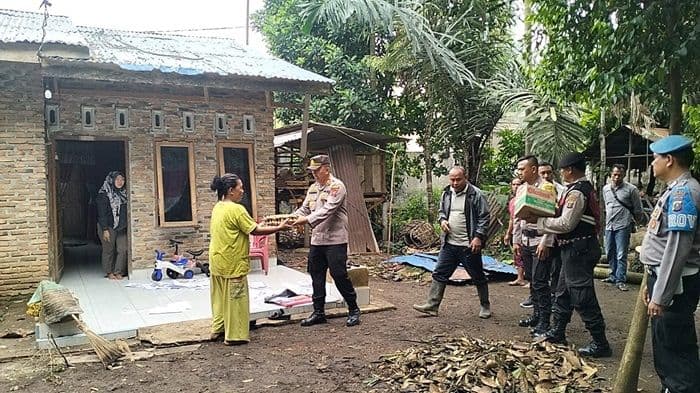 angin_puting_beliung_landa_4_desa_di_sergai_rumah_dan_tempat_usaha_rusak