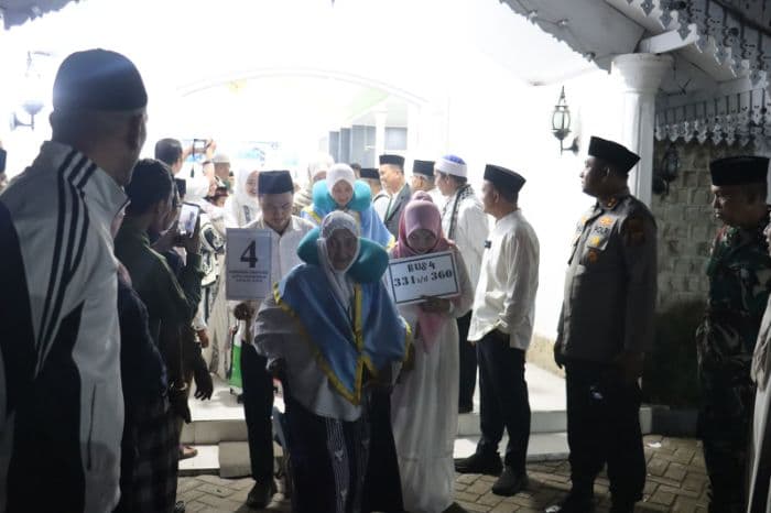 isak_tangis_iringi_keberangkatan_117_jemaah_haji_asal_tanjungbalai