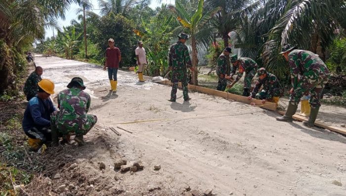 tmmd_ke124_kodim_0208asahan_pembangunan_jalan_di_desa_silo_bonto_sudah_25_persen