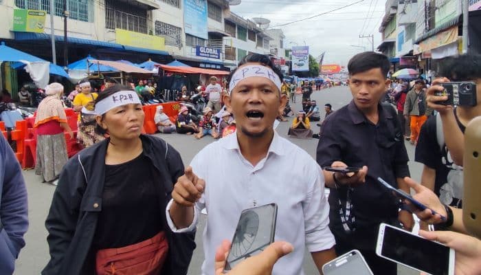 wali_kota_siantar_diminta_beri_kepastian_pembangunan_gedung_4_pasar_horas