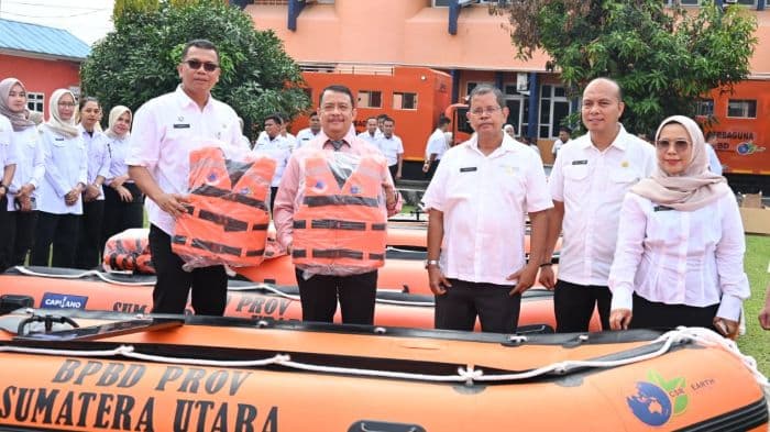 bank_sumut_serahkan_csr_rp446_miliar_perkuat_penanganan_bencana_di_sumatera_utara