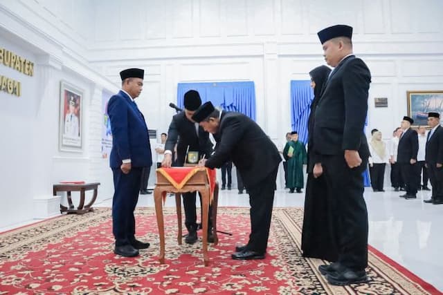 bupati_sergai_lantik_10_pejabat_administrator_dan_18_pengawas