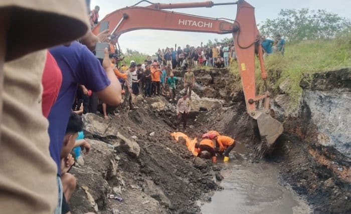 dua_pemulung_yang_tertimpa_runtuhan_bakaran_besi_di_medan_deli_ditemukan