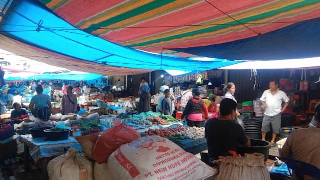 harga_cabai_merah_keriting_dan_minyak_goreng_premium_naik_tipis_di_pasar_pangururan