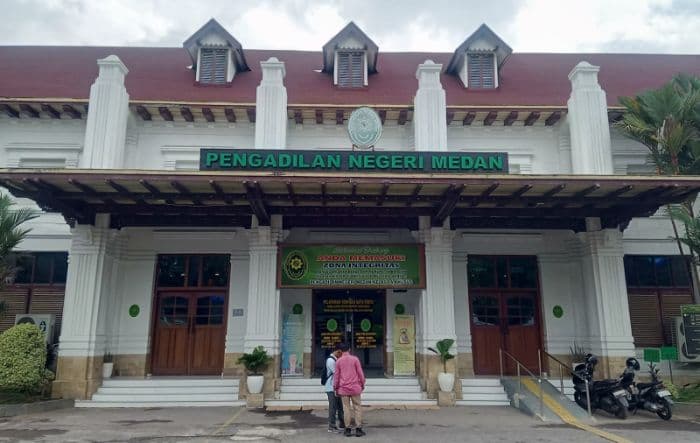 lbh_hakim_dan_panitera_pengganti_pn_medan_yang_disanksi_ma_tak_layak_lagi_bersidang