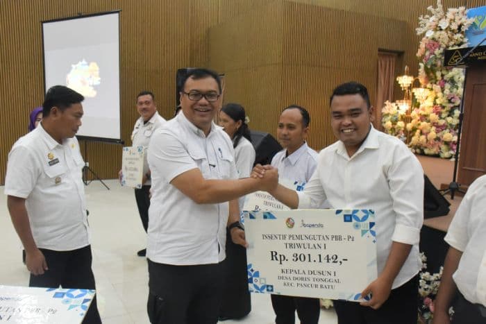 pemkab_deli_serdang_beri_insentif_pbbp2_hingga_kepala_dusun