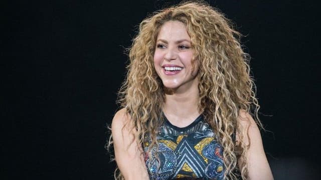shakira_kembali_bawakan_lagu_resmi_piala_dunia