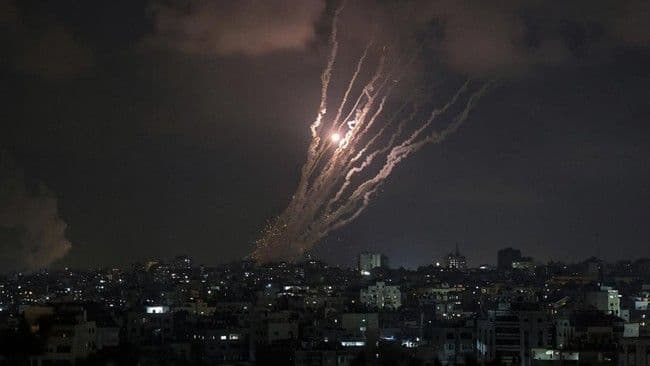 serangan_israel_ke_iran_terdengar_di_teheran