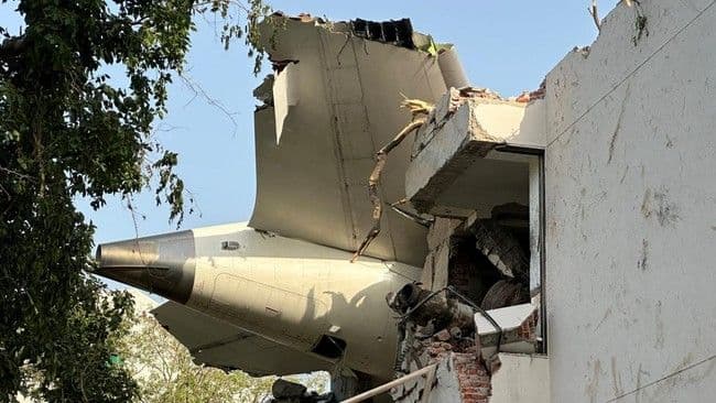 korban_tewas_kecelakaan_pesawat_air_india_bertambah_jadi_260_orang_
