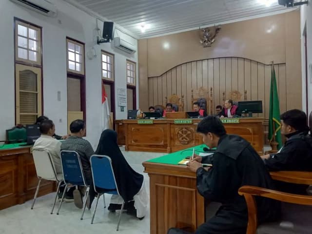 korupsi_dana_blu_mantan_rektor_uinsu_saidurrahman_divonis_enam_tahun_penjara