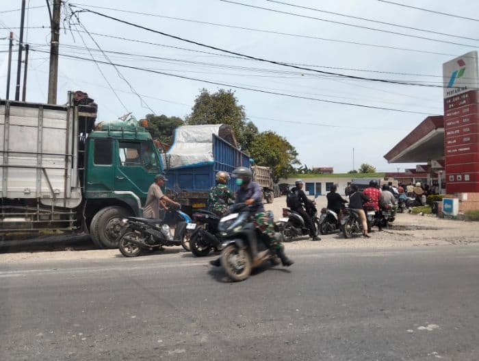 pengrajin_batu_bata_di_pagar_merbau_deli_serdang_keluhkan_sulitnya_mendapat_solar
