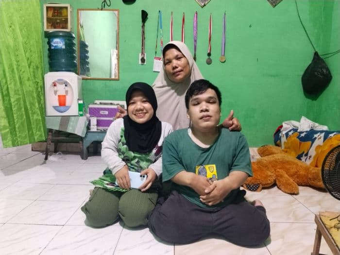 perjuangan_marliana_mengantarkan_dua_anak_difabel_meraih_prestasi