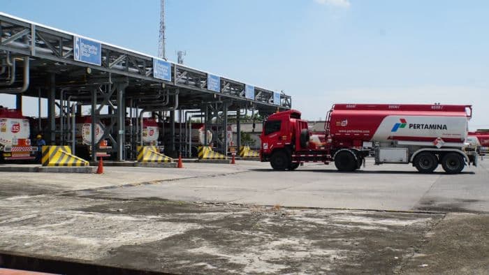 antrean_panjang_bbm_di_spbu_pertamina_tambah_armada_distribusi_di_sumut