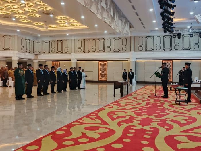bobby_nasution_lantik_delapan_pejabat_tinggi_pemprov_sumut_berikut_daftarnya
