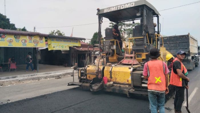 debu_proyek_pelebaran_jalan_nasional_di_sergai_ganggu_pengendara_roda_dua