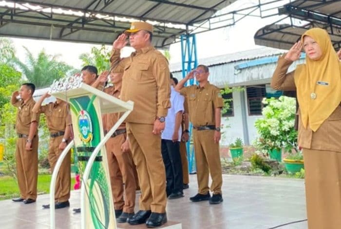 hari_pertama_sekolah_wakil_bupati_asahan_nostalgia_di_almamater_sman_1_simpang_empat