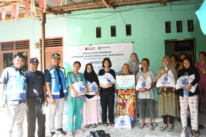 200_warga_kampung_bahari_belawan_dan_medan_denai_dapat_sembako_