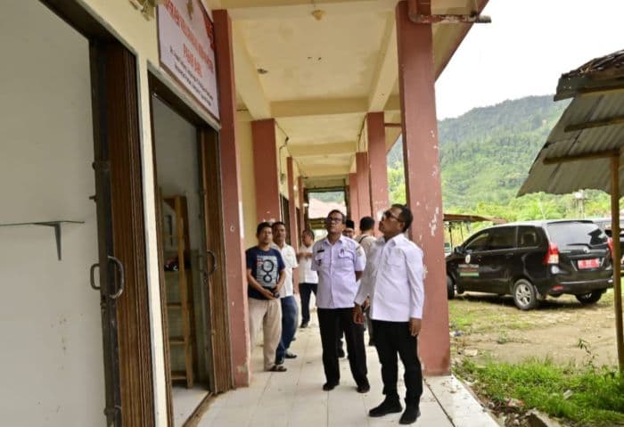 pasar_terminal_terpadu_pandan_tapteng_diminta_dioperasikan