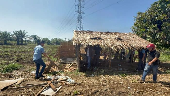 polisi_bakar_barak_narkoba_di_binjai_timur_satu_pelaku_dan_barang_bukti_sabu_diamankan