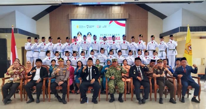 bupati_dairi_kukuhkan_30_paskibra_untuk_upacara_hut_ke81_ri