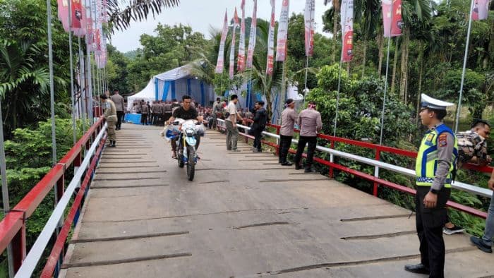 jembatan_merah_putih_presisi_di_deli_serdang_diresmikan_prabowo_secara_virtual