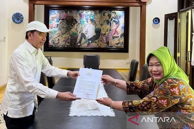 sekjen_mpr_temui_jokowi_di_solo_sampaikan_undangan_sidang_tahunan_