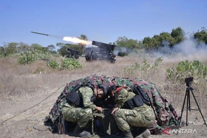 uji_coba_roket_mlrs_vampire_122_mm_marinir_pastikan_alutsista_siap_tempur_