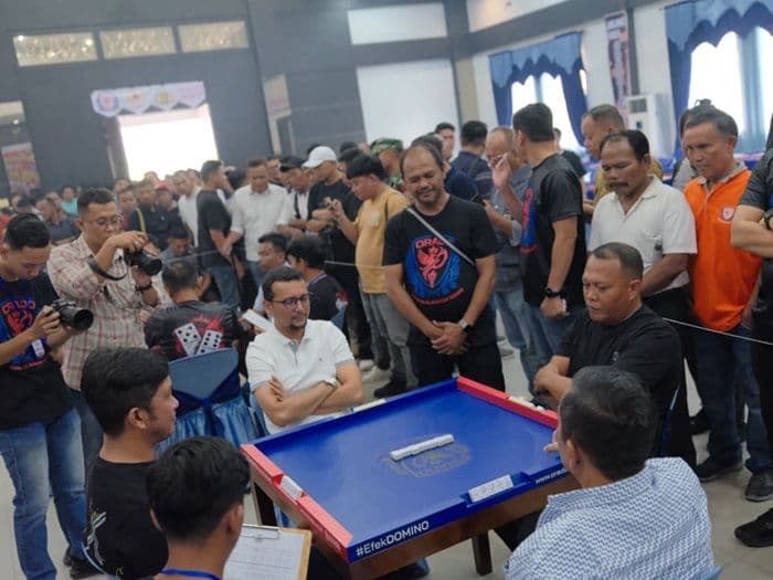 bupati_fery_apresiasi_orado_labusel_dorong_domino_jadi_olahraga_positif_dan_berprestasi_