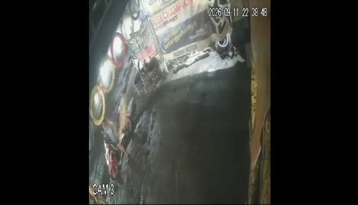 otk_lempar_kotoran_manusia_ke_toko_sparepart_di_letda_sudjono_pemilik_akan_lapor_polisi