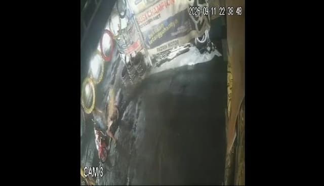 otk_lempar_kotoran_manusia_ke_toko_sparepart_di_letda_sudjono_pemilik_akan_lapor_polisi