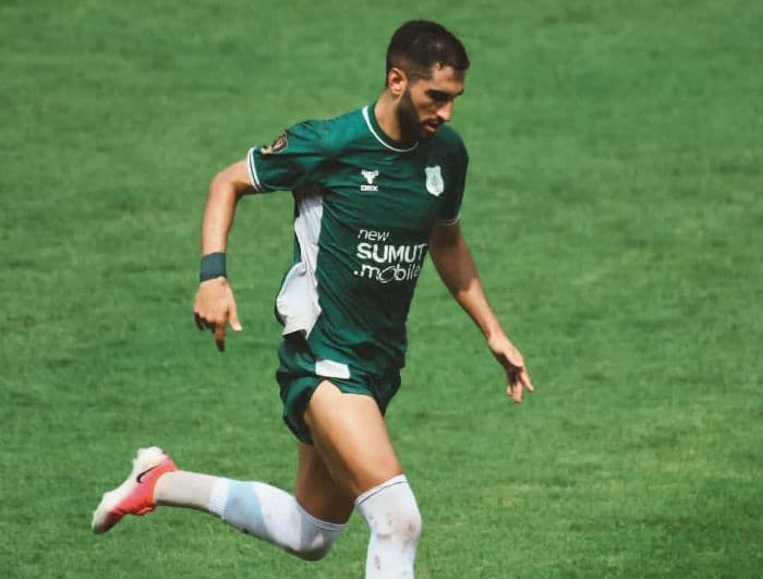 starting_xi_sumsel_united_vs_psms_medan_angelo_meneses_jadi_kapten_ayam_kinantan