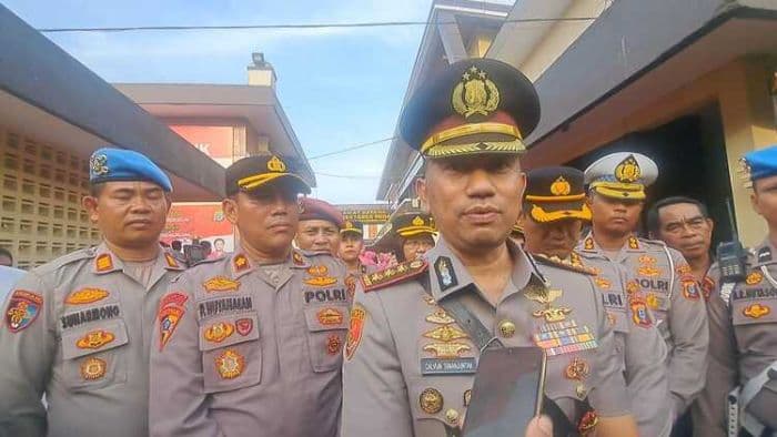 empat_hari_menjabat_kapolrestabes_medan_dihadapkan_tiga_kasus_kekerasan