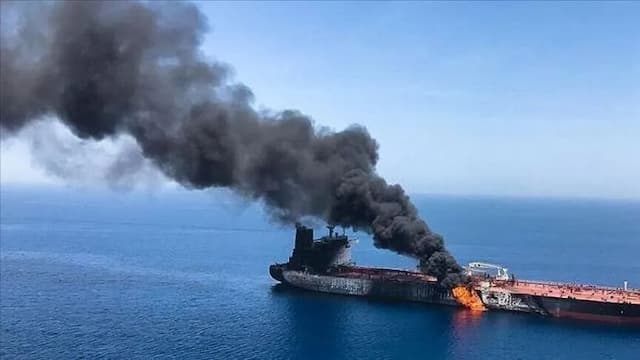 abaikan_peringatan_iran_serang_supertanker_di_selat_hormuz