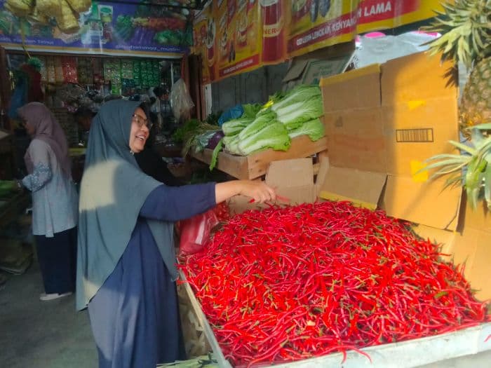 harga_cabai_merah_dan_ayam_potong_di_kisaran_mulai_turun
