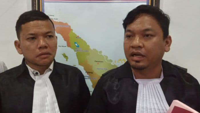 pengacara_eks_kadinsos_samosir_protes_tuntutan_4_tahun_penjara_soroti_pasal_dan_kerugian_negara