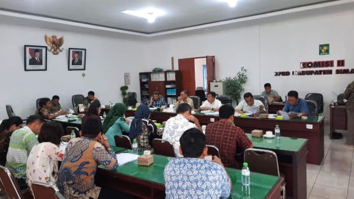 anggaran_dinas_putr_simalungun_turun_drastis_dprd_desak_fokus_perbaikan_jalan