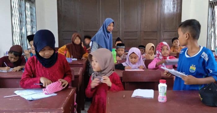 bangkitkan_semangat_belajar_anak_pesisir_lewat_taman_baca
