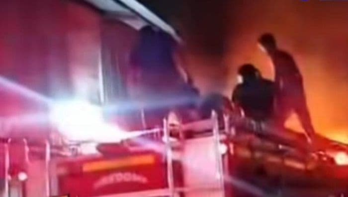 belasan_rumah_di_belawan_ludes_terbakar_diduga_akibat_korsleting_listrik