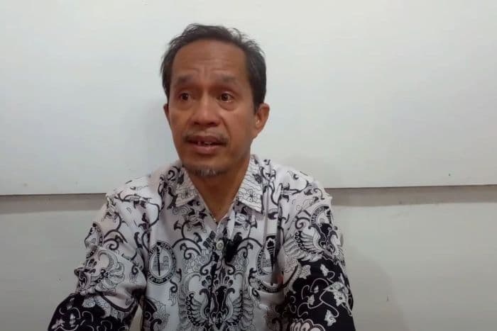 guru_di_luwu_utara_mengajar_tanpa_gaji_usai_dipecat_jelang_pensiun
