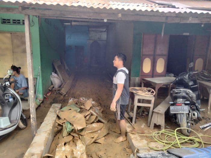kondisi_warga_bukit_mas_belum_pulih_usai_diterjang_banjir_lumpur_di_langkat