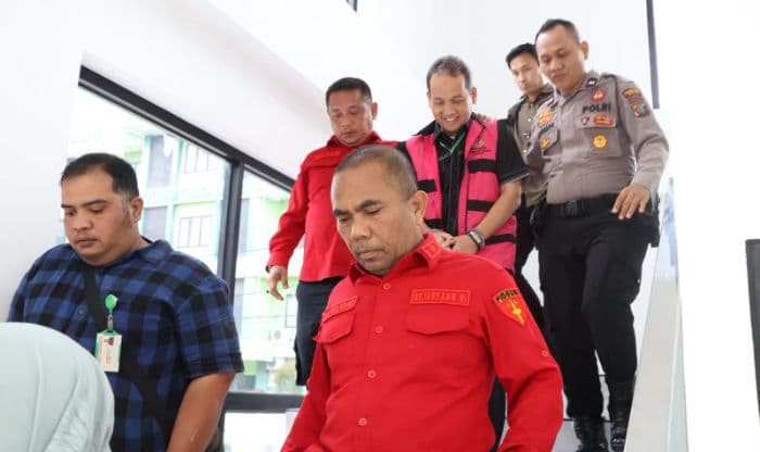 mantan_camat_medan_polonia_tersangka_korupsi_bbm_subsidi_kini_ditahan_di_rutan