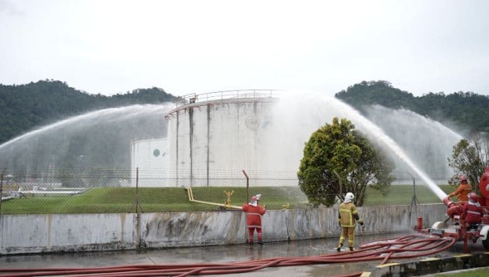 pertamina_patra_niaga_sumbagut_gelar_simulasi_tanggap_darurat_di_teluk_kabung