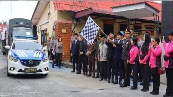 kapolres_tebing_tinggi_dan_forkopimda_lepas_bantuan_logistik_ke_tiga_daerah_banjir_sumut