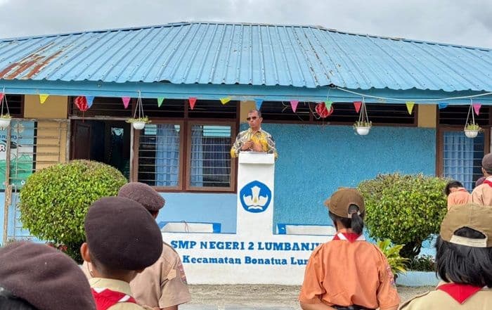 kembali_ke_almamater_wabup_toba_sosialisasikan_pencegahan_kekerasan_anak_di_smpn_2_lumbanjulu