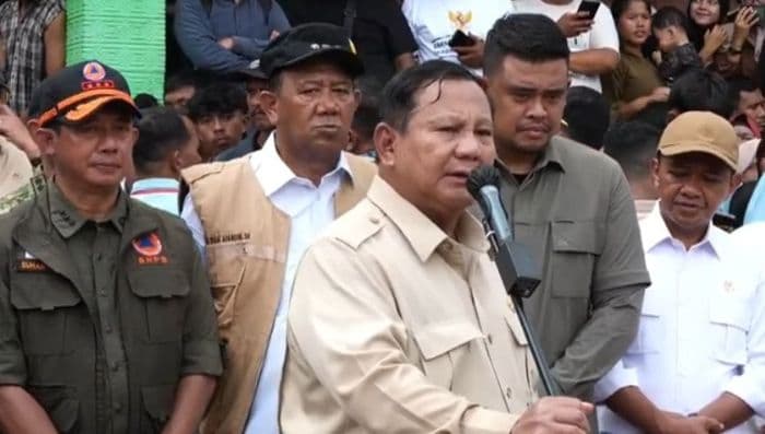 kunjungi_korban_banjir_di_langkat_presiden_prabowo_janji_atasi_kebutuhan_warga
