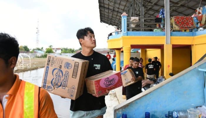 manajemen_psms_medan_salurkan_bantuan_untuk_korban_banjir_di_tanjung_pura