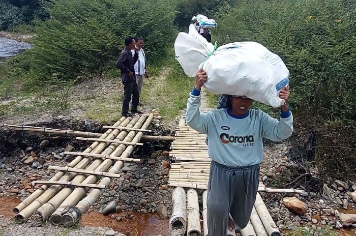 akses_jalan_terputus_warga_partoruan_lumbanlobu_harap_pemkab_toba_gunakan_dana_taktis