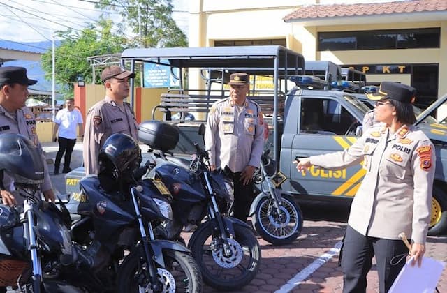 baru_menjabat_kapolres_samosir_cek_kendaraan_dinas_dan_senpi_personel